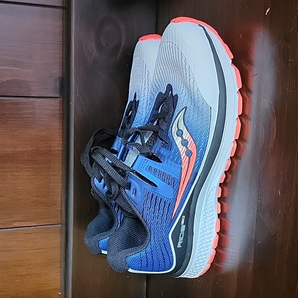 Saucony ISO boys shoes  3.5M